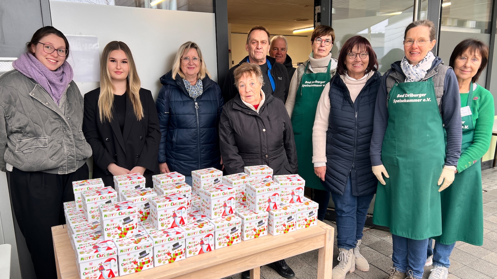 Weihnachtsüberraschung der Gräflichen Kliniken für die Speisekammer Bad Driburg