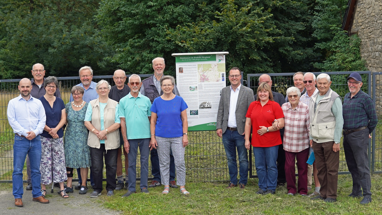 Wege, die Vergangenheit und Gegenwart verbinden – Neue Wandertafeln in Hainhausen und Bökendorf