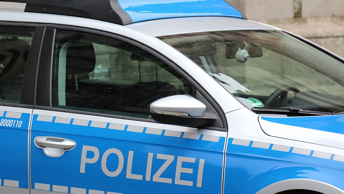 Schwerer Unfall beim Ausparken in Brakel – Frau mit Hubschrauber in Klinik