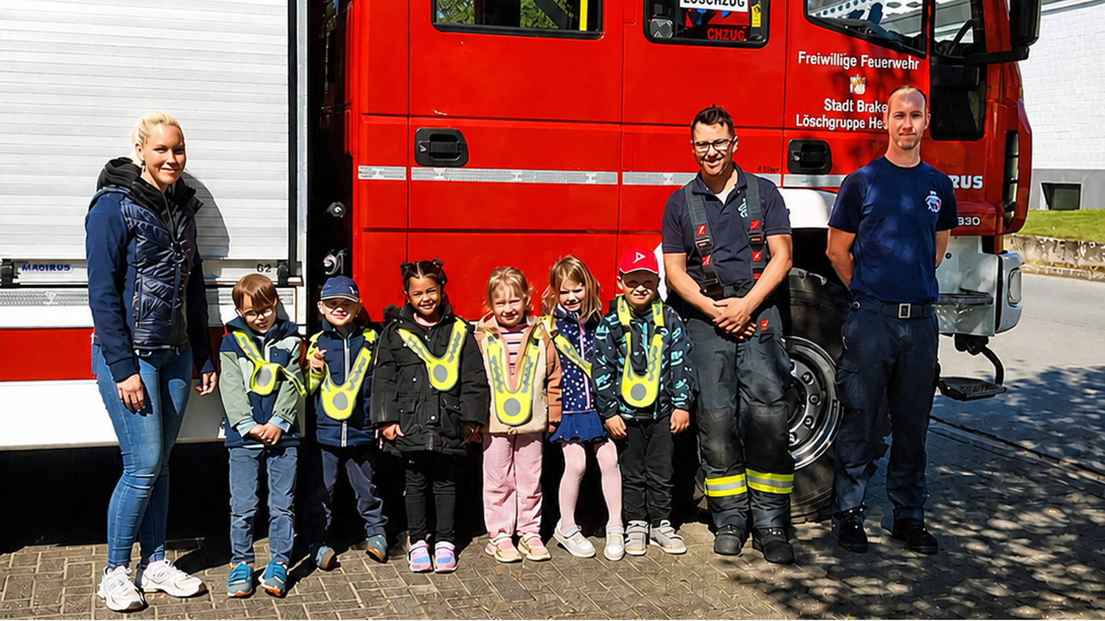 Schulkinder der Nethespatzen erleben spannenden Vormittag bei der Feuerwehr in Hembsen