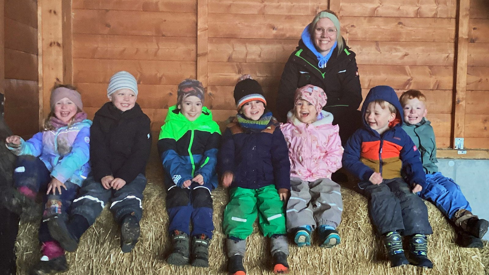 Schnee, Stall und staunende Kinder: Kita Hembsen erlebt auf dem Bio-Hof Tewes einen unvergesslichen Tag