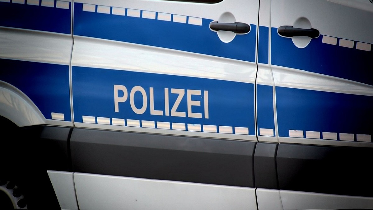 Ärgerlicher Schaden in Bad Driburg: Lkw-Fahrer flüchtet nach Zusammenstoß mit Hauseingangstreppe